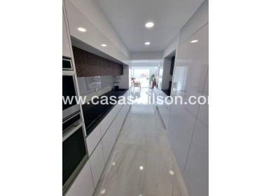 Sale - Apartment - Torrevieja - Centro