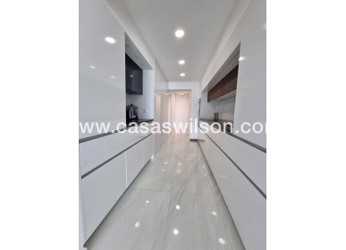 Sale - Apartment - Torrevieja - Centro