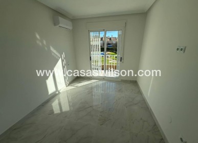 Sale - Townhouse - Torrevieja - Aguas Nuevas