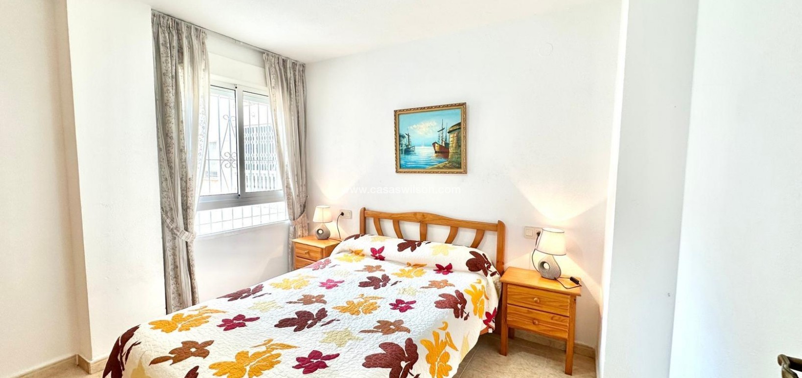 Sale - Apartment - Torrevieja - Centro