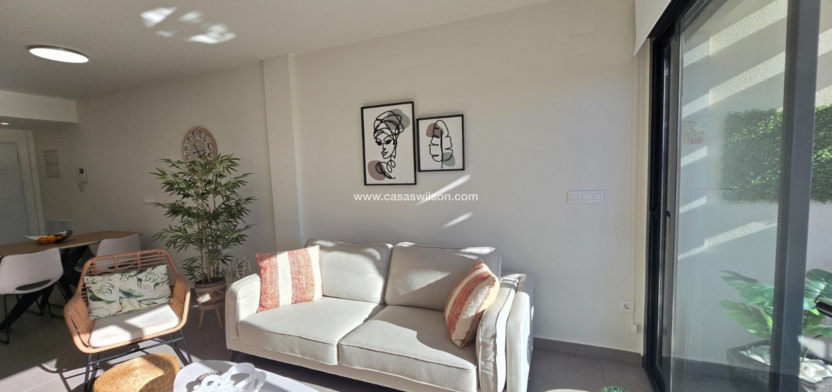 Sale - Apartment / Flat * - Orihuela Costa - Villamartín *