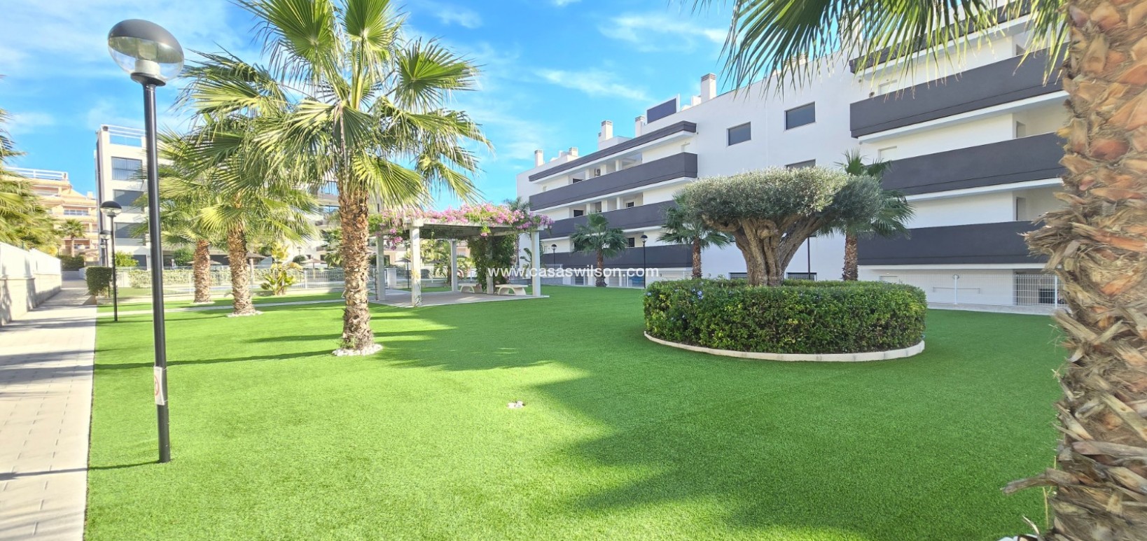 Sale - Apartment / Flat * - Orihuela Costa - Villamartín *