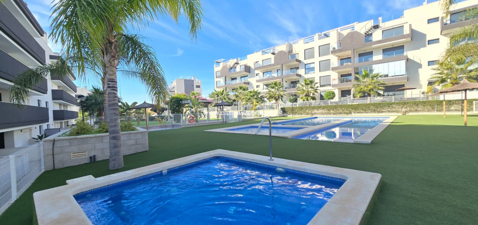 Sale - Apartment / Flat * - Orihuela Costa - Villamartín *