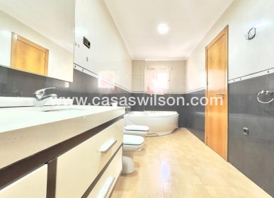 Sale - Apartment - Torrevieja - Centro