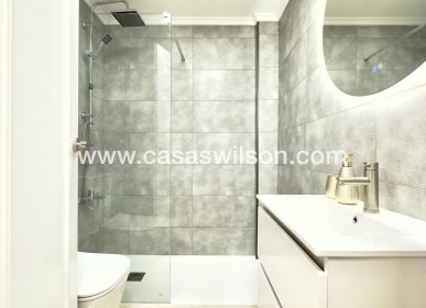 Sale - Apartment - Torrevieja - Centro