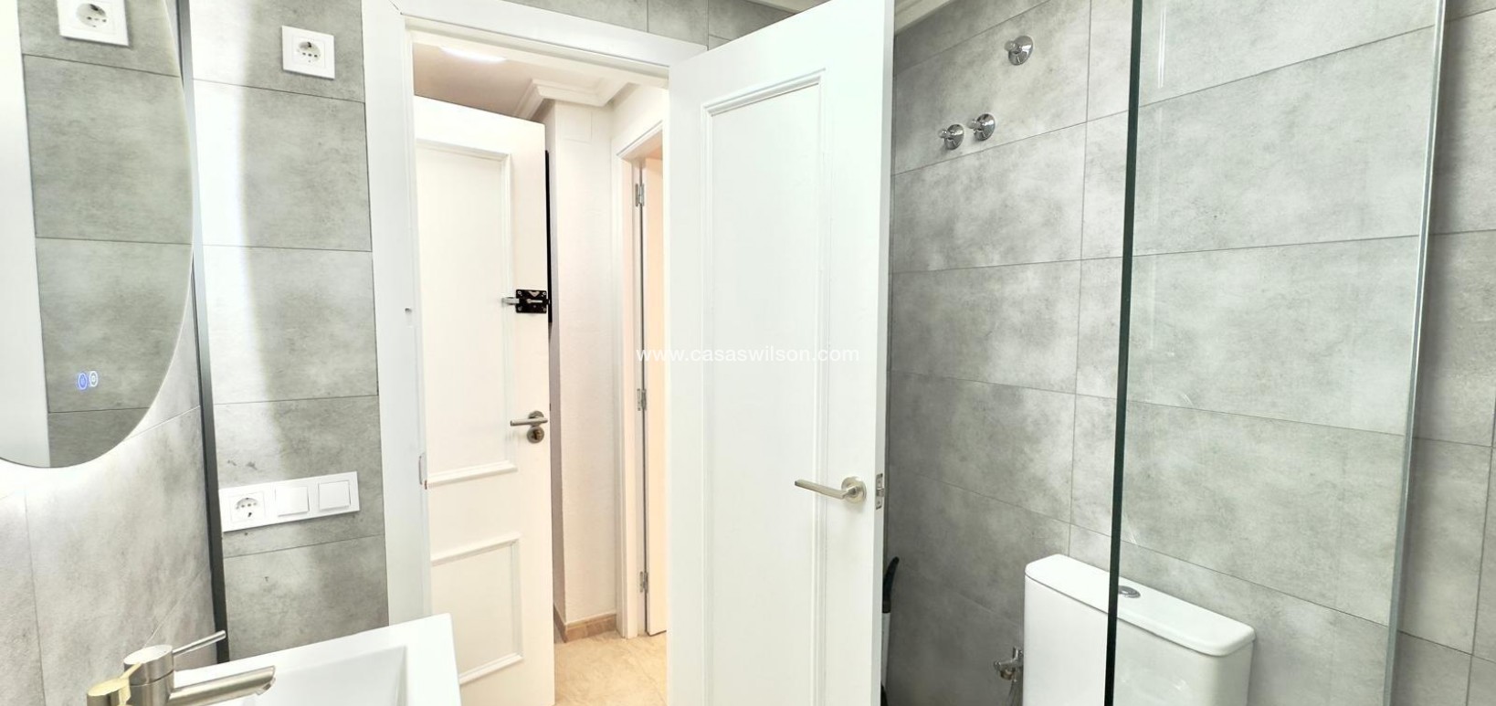 Sale - Apartment - Torrevieja - Centro