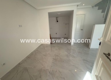 Sale - Townhouse - Torrevieja - Aguas Nuevas