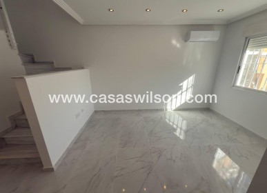 Sale - Townhouse - Torrevieja - Aguas Nuevas