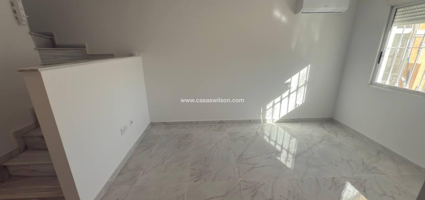 Sale - Townhouse - Torrevieja - Aguas Nuevas