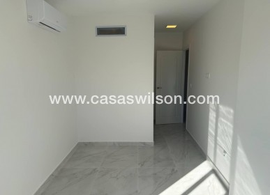 Sale - Townhouse - Torrevieja - Aguas Nuevas