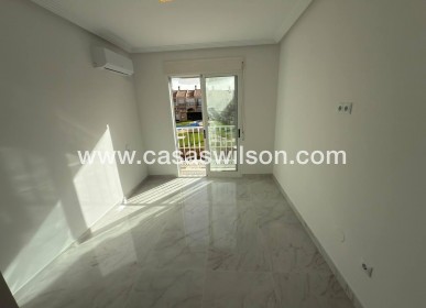 Sale - Townhouse - Torrevieja - Aguas Nuevas