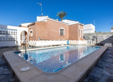 Sale - Villa - Torrevieja - Urbanización San Luis