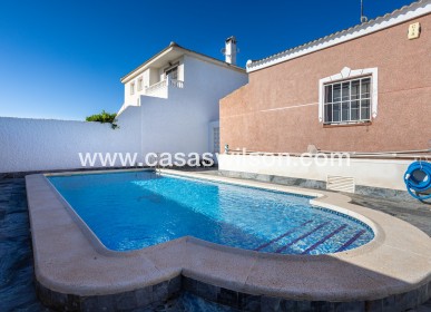 Sale - Villa - Torrevieja - Urbanización San Luis