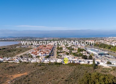 Sale - Villa - Torrevieja - Urbanización San Luis