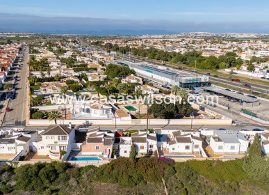 Sale - Villa - Torrevieja - Urbanización San Luis