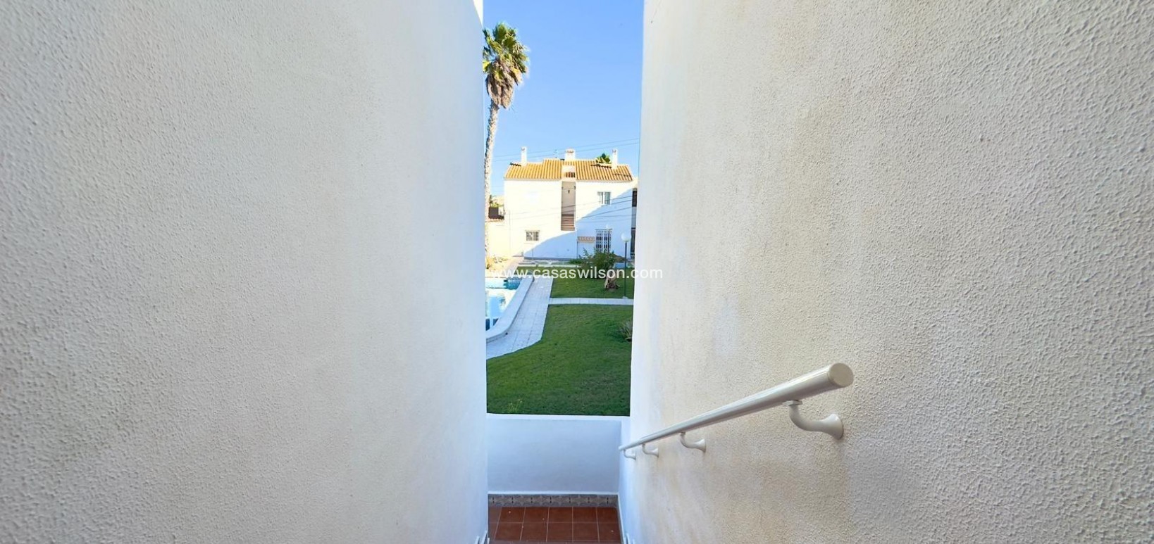 Sale - Bungalow - Orihuela Costa - Cabo Roig