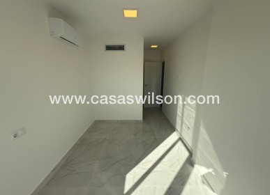 Sale - Townhouse - Torrevieja - Aguas Nuevas