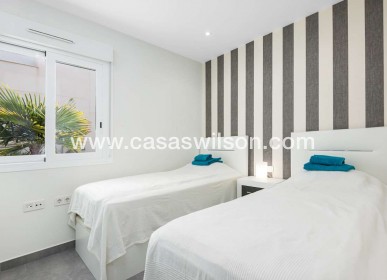 Sale - Bungalow - Torrevieja - Costa Blanca