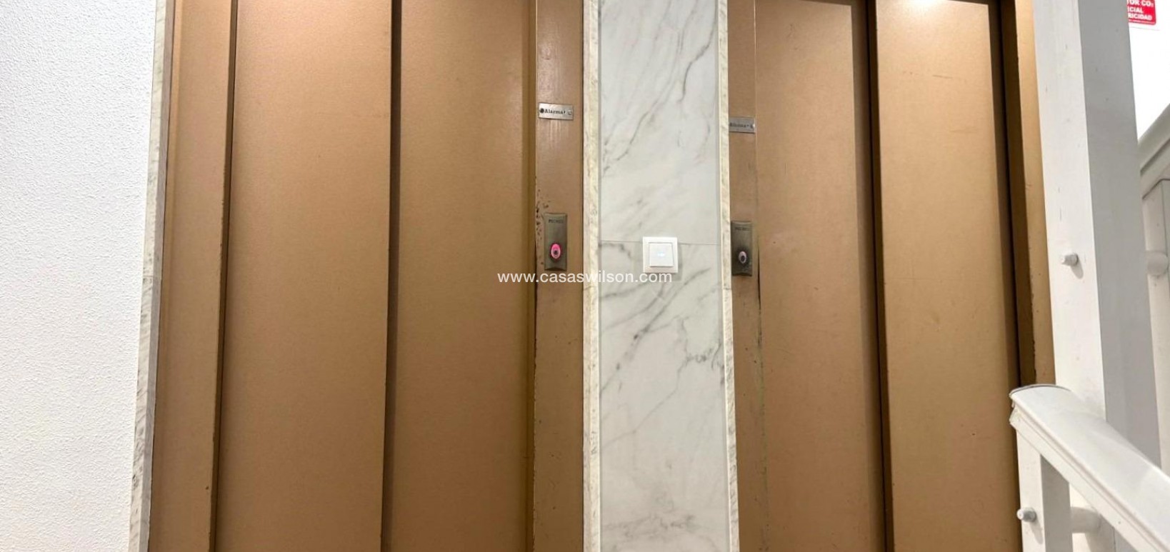 Sale - Apartment - Torrevieja - Centro