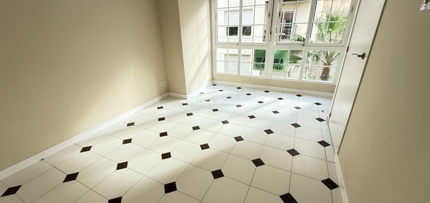 Sale - Apartment - Torrevieja - Centro