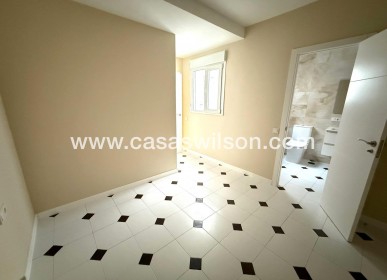 Sale - Apartment - Torrevieja - Centro