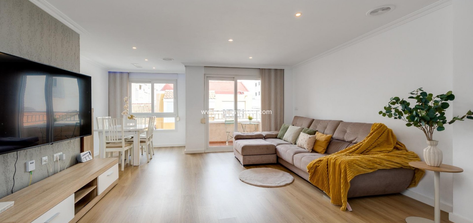 Sale - Apartment - Torrevieja - Centro