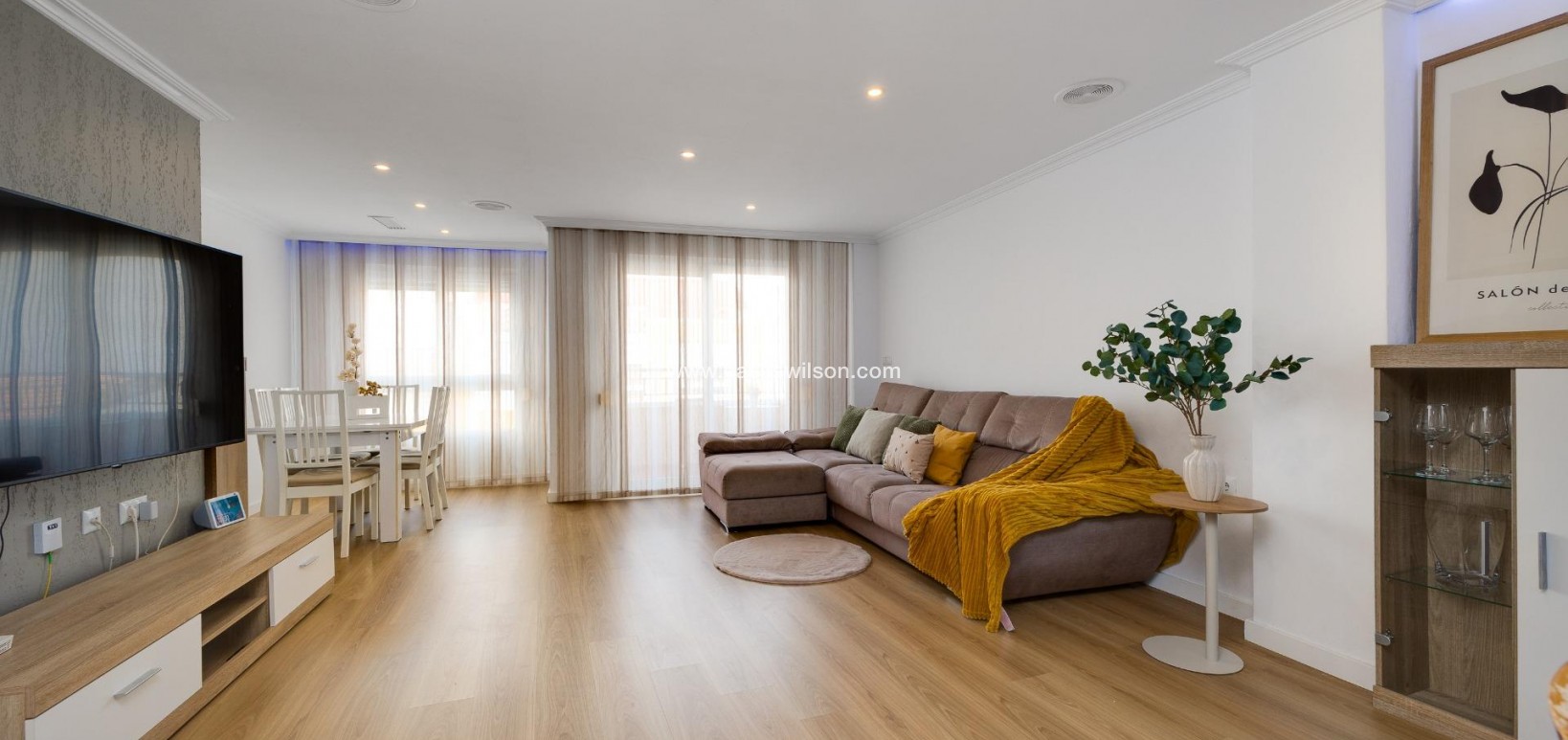 Sale - Apartment - Torrevieja - Centro