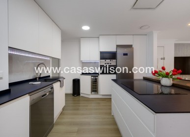 Sale - Apartment - Torrevieja - Centro