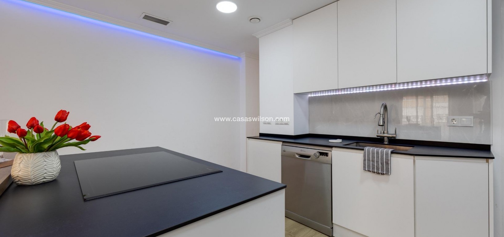Sale - Apartment - Torrevieja - Centro