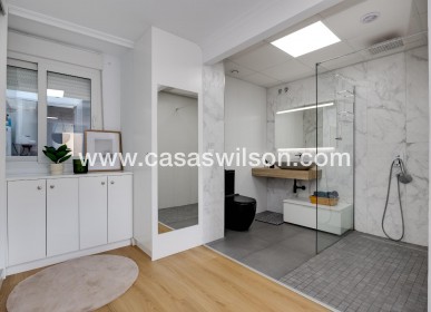 Sale - Apartment - Torrevieja - Centro