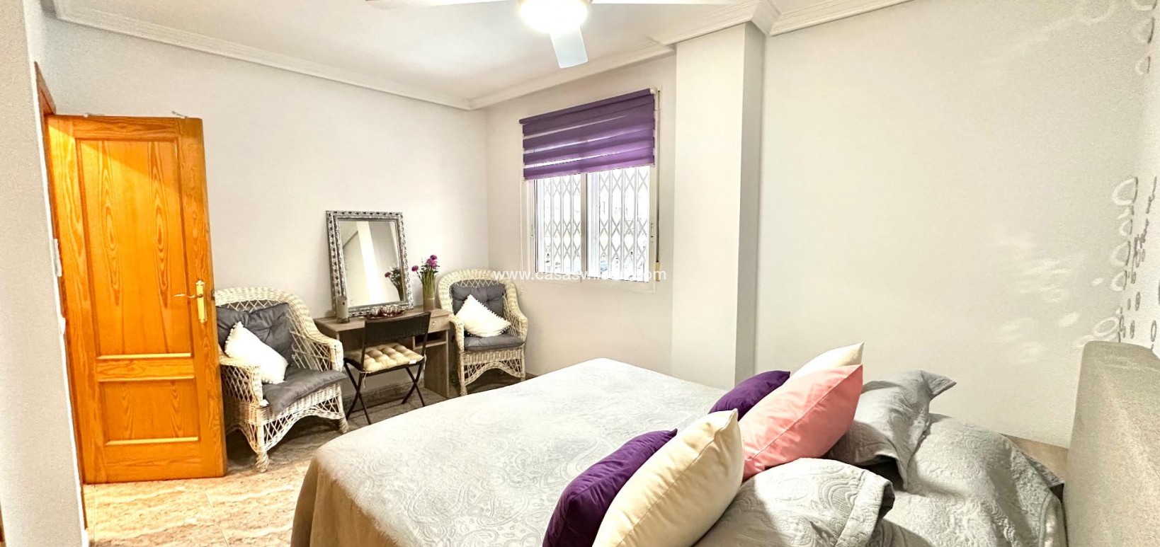 Sale - Apartment - Torrevieja - Centro