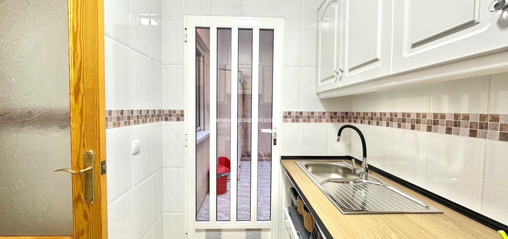 Sale - Apartment - Torrevieja - Centro