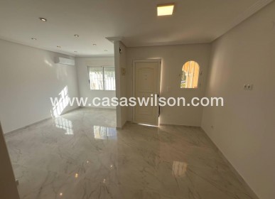 Sale - Townhouse - Torrevieja - Aguas Nuevas