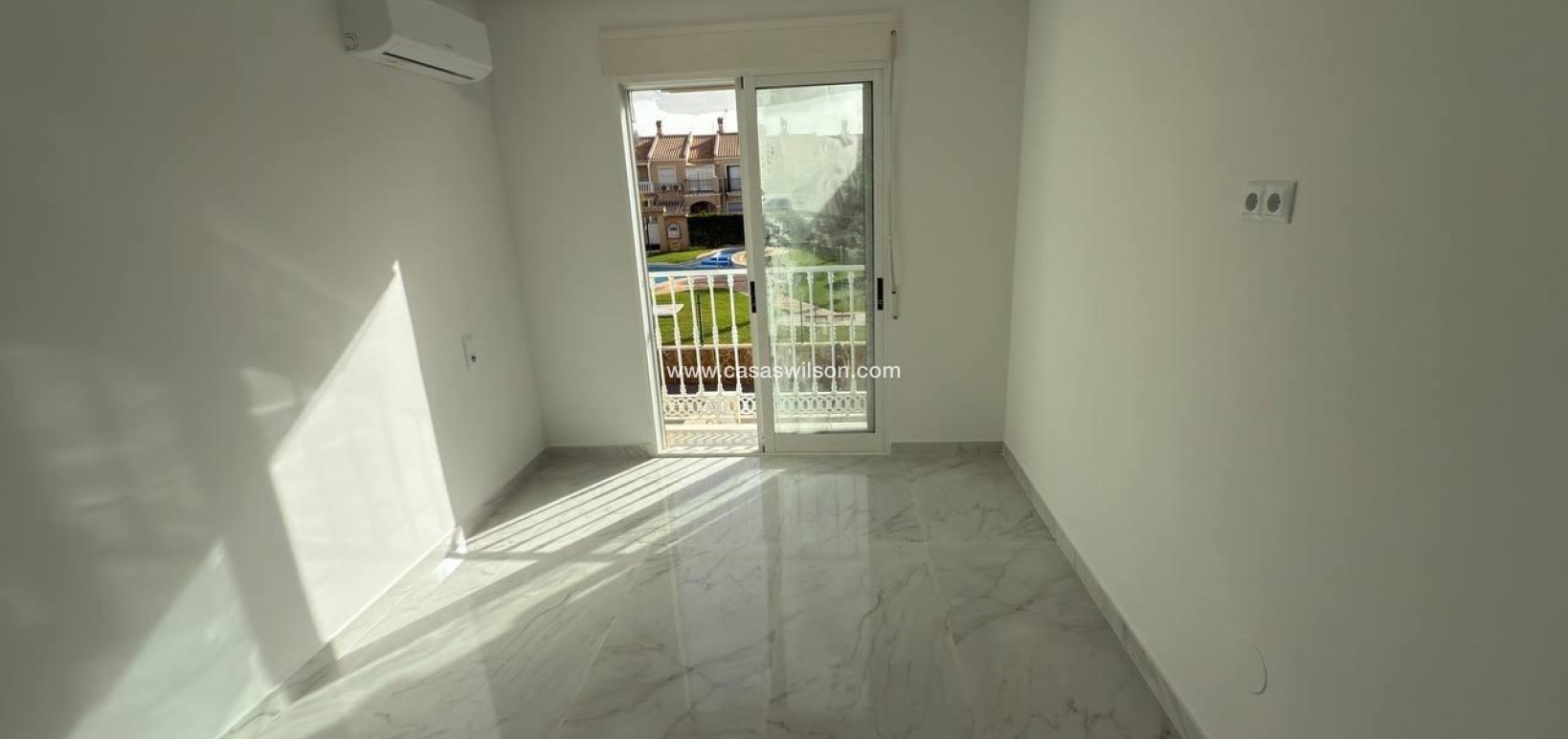 Sale - Townhouse - Torrevieja - Aguas Nuevas