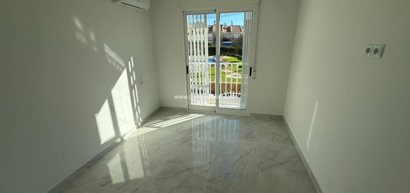 Sale - Townhouse - Torrevieja - Aguas Nuevas