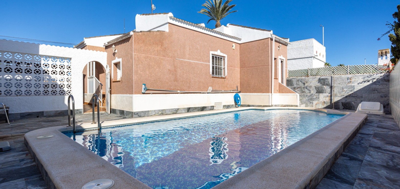Sale - Villa - Torrevieja - Urbanización San Luis