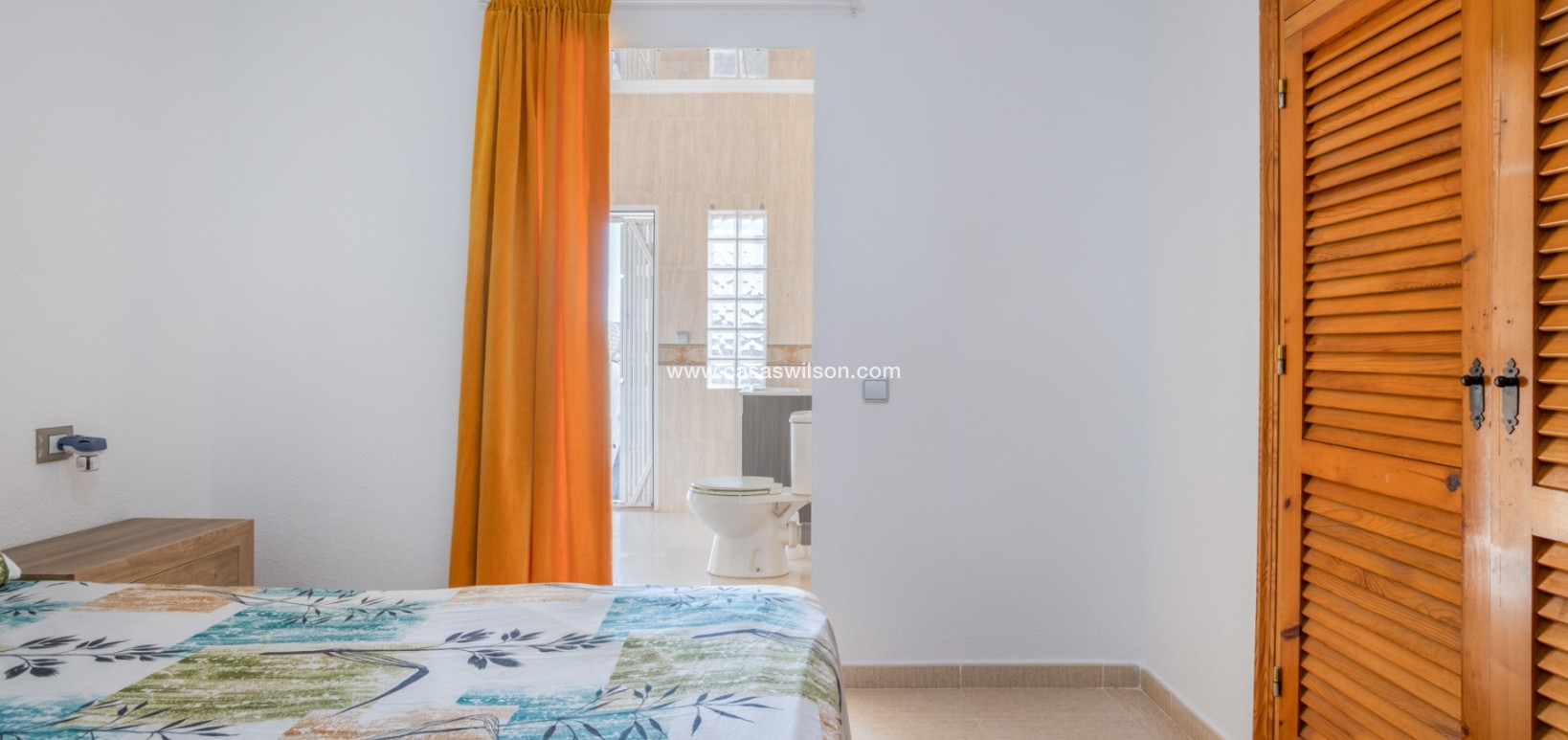 Sale - Villa - Torrevieja - Urbanización San Luis