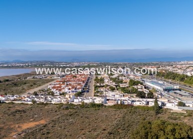 Sale - Villa - Torrevieja - Urbanización San Luis