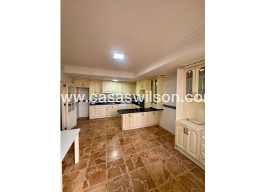 Sale - Apartment - Torrevieja - Centro