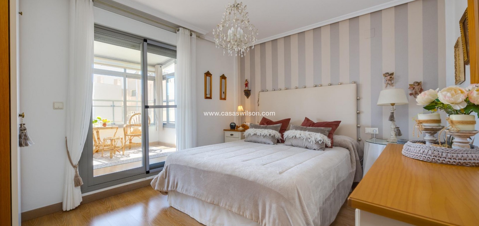 Sale - Apartment - Torrevieja - Centro