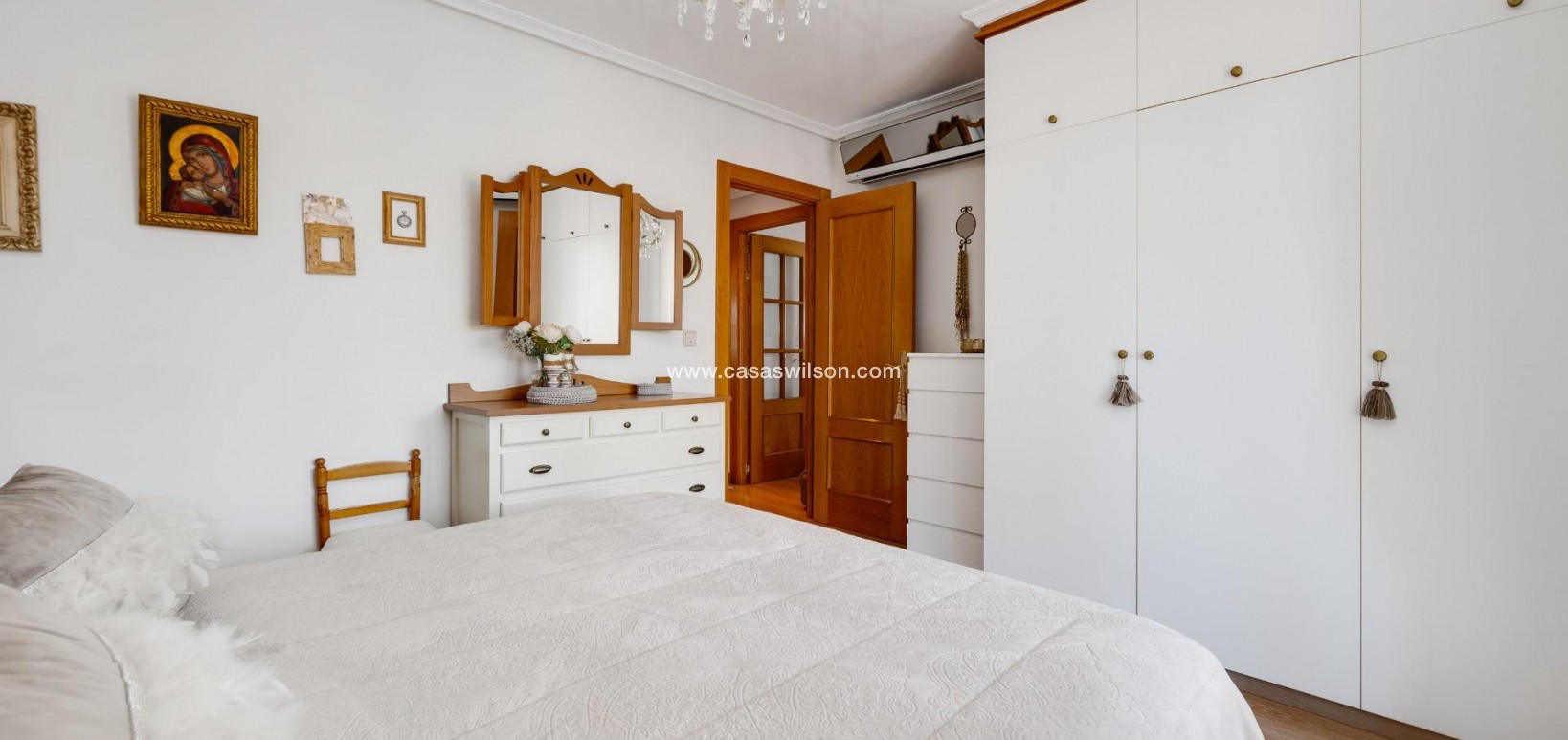 Sale - Apartment - Torrevieja - Centro