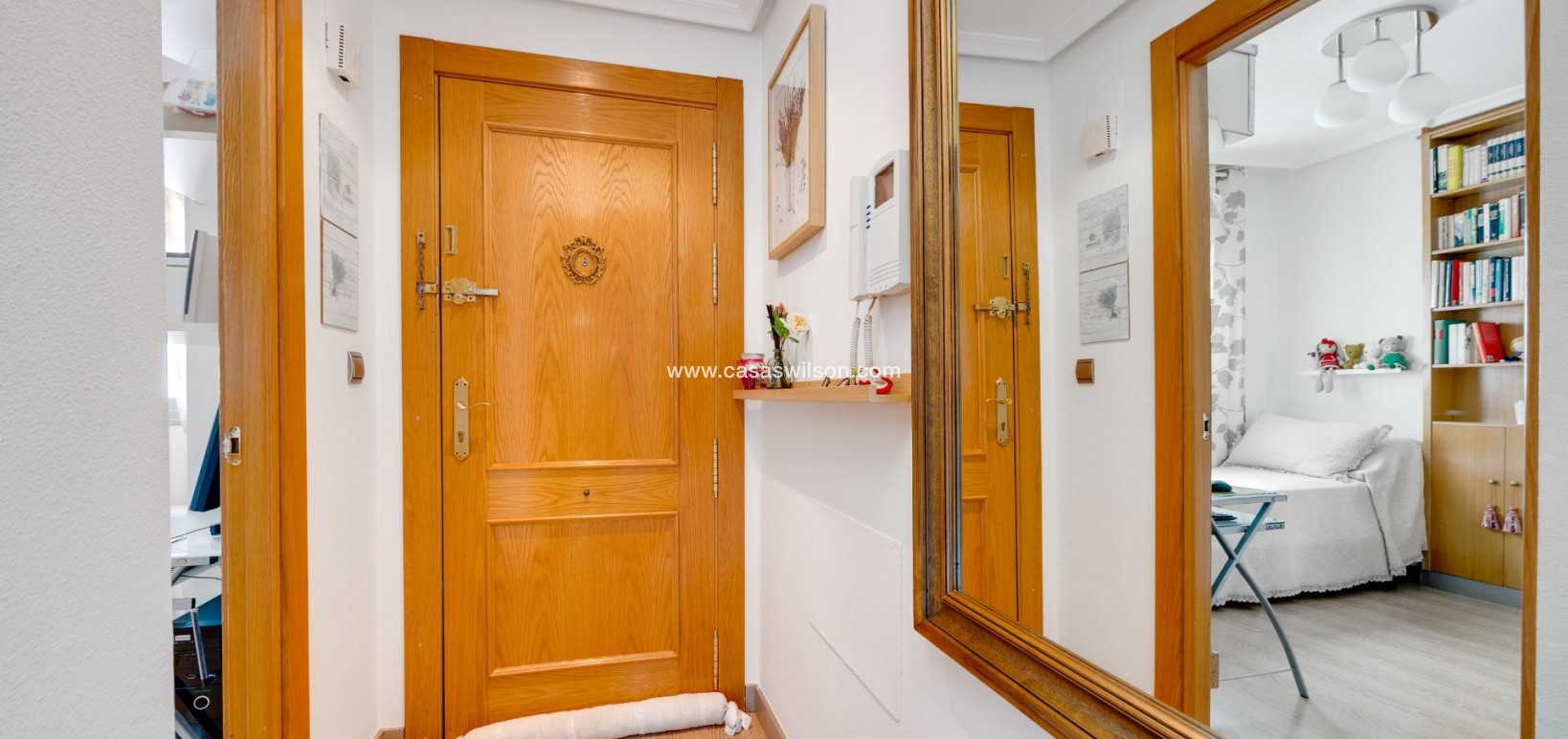 Sale - Apartment - Torrevieja - Centro