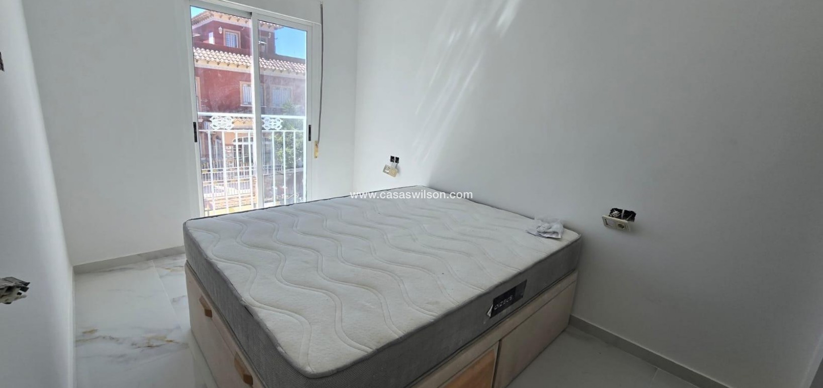 Sale - Apartment - Torrevieja - Torretas