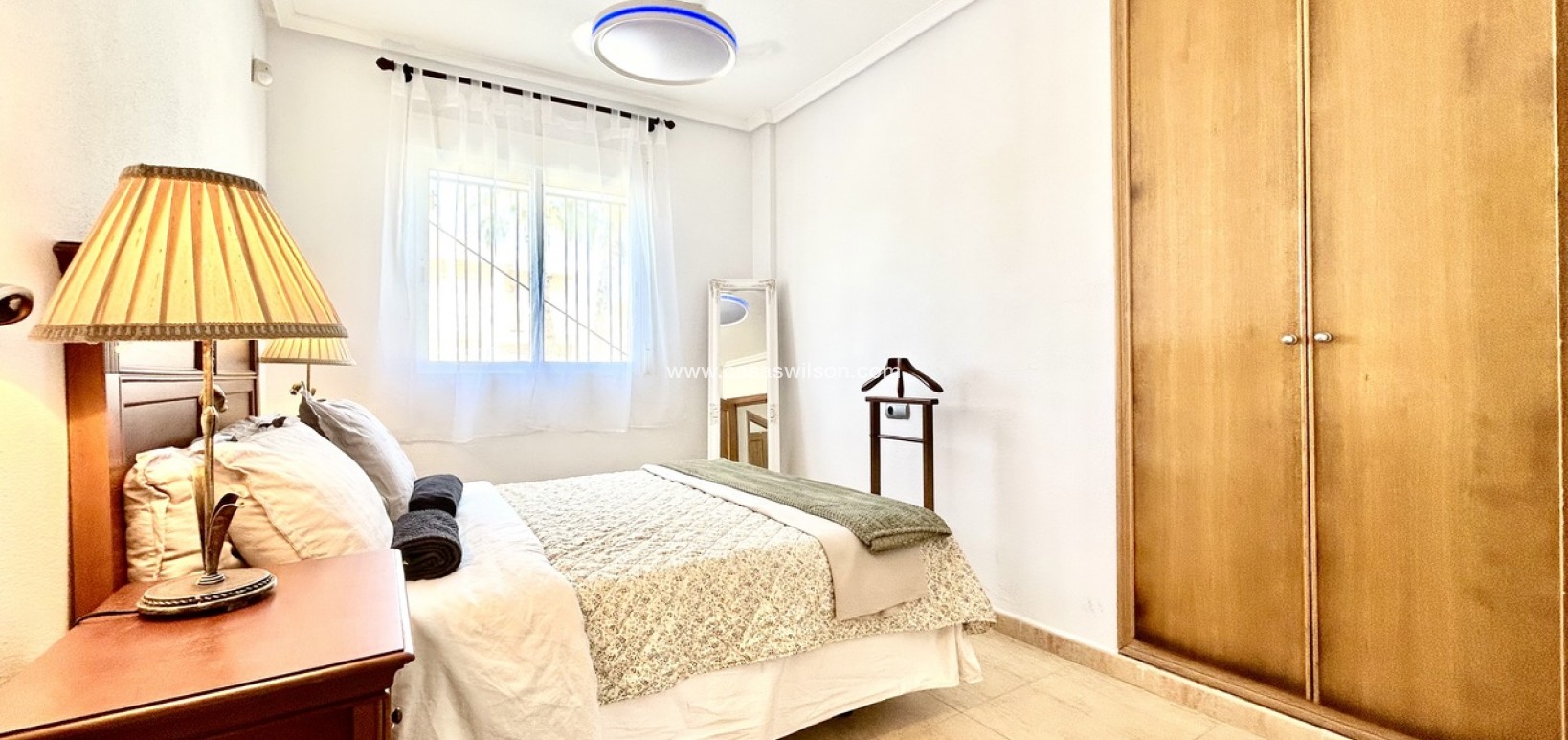 Sale - Apartment - Villamartin - Costa Blanca