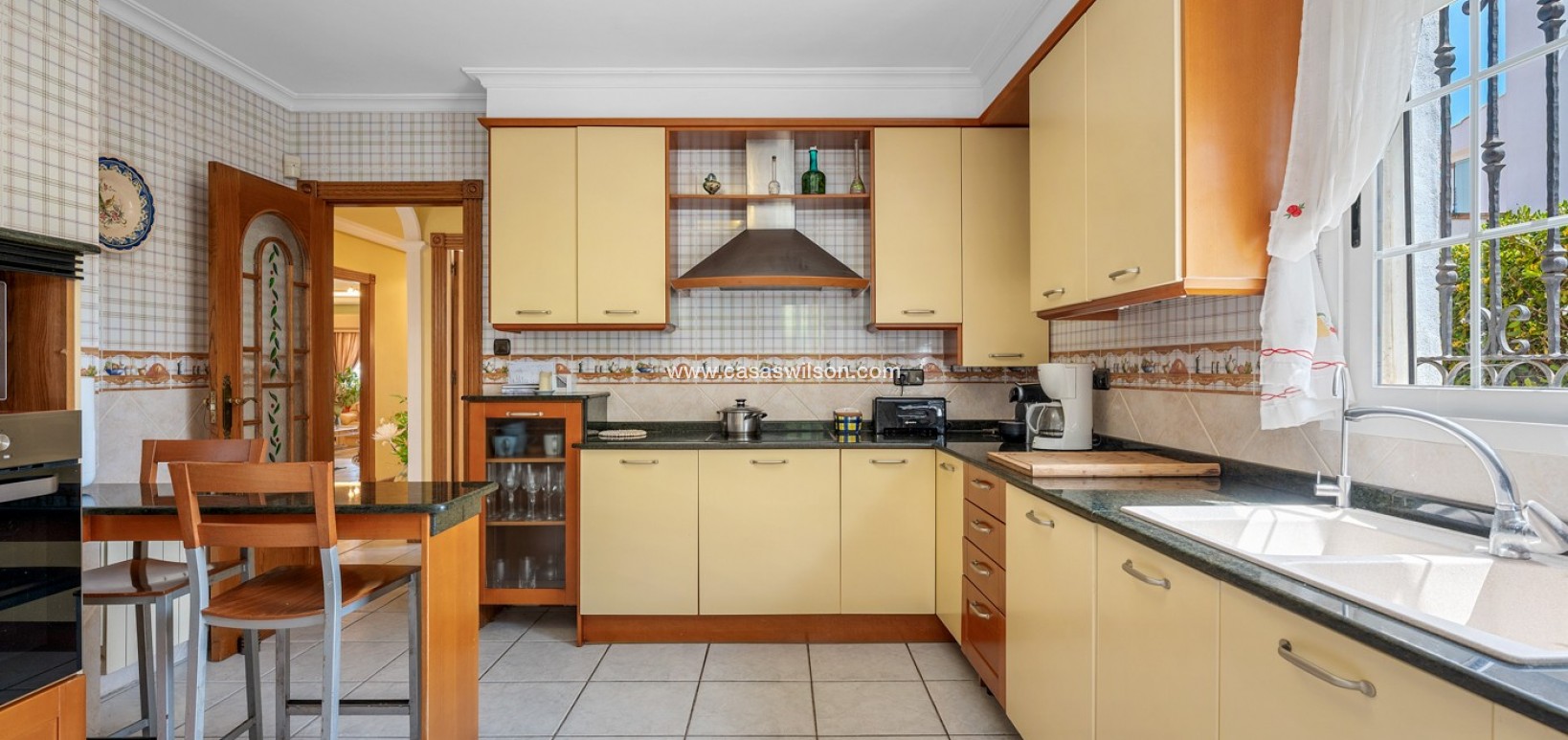 Sale - Villa - Torrevieja - La Mata
