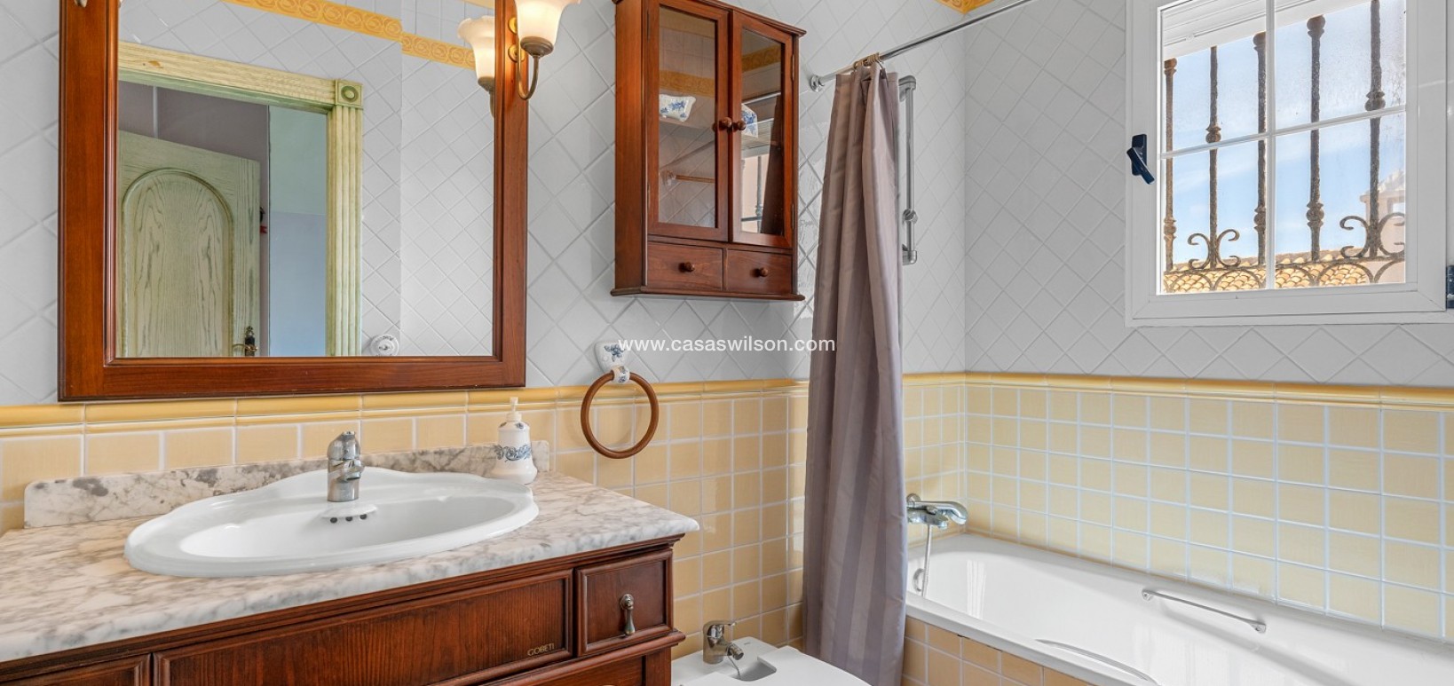 Sale - Villa - Torrevieja - La Mata