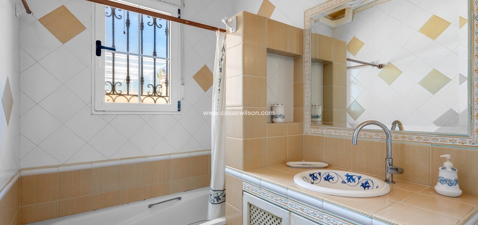Sale - Villa - Torrevieja - La Mata