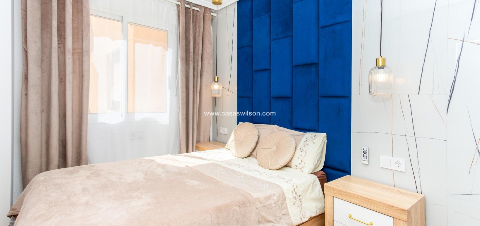 Sale - Apartment - Torrevieja - Centro