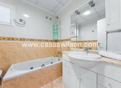 Sale - Apartment - Torrevieja - Centro