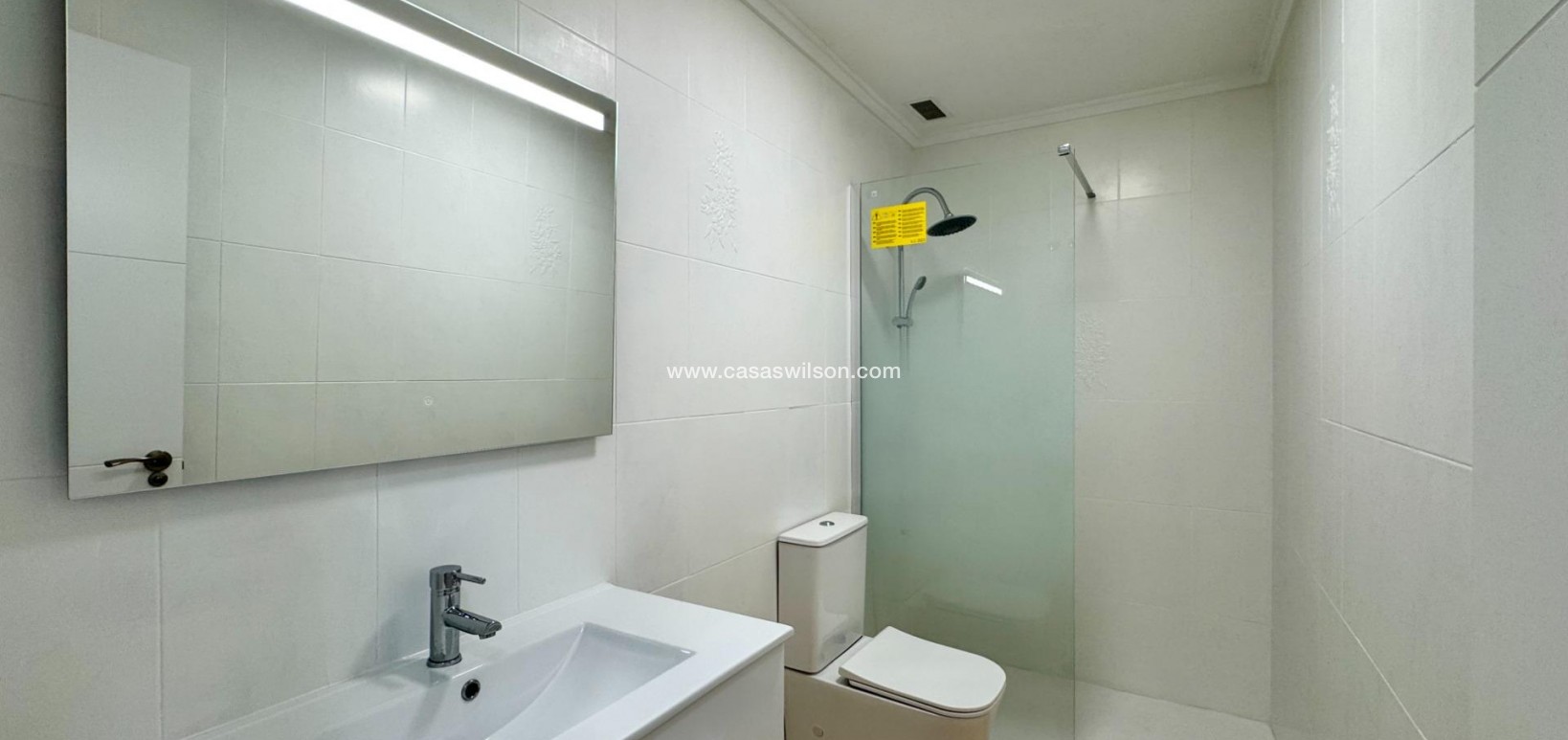 Sale - Apartment - Torrevieja - Centro
